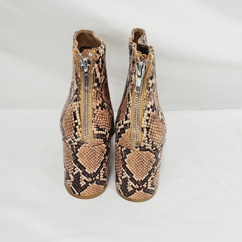 Steve Madden Julianna Pointed Toe Beige Snake Skin Ankle boots side zip size 8.5 - Picture 3 of 8